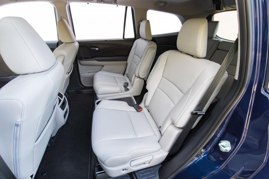 Интерьер Honda Pilot Elite 2018 года  (NA) (фото 13 из 40)